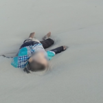 Bambini morti sulla spiaggia della Libia: le foto shock di Open Arms