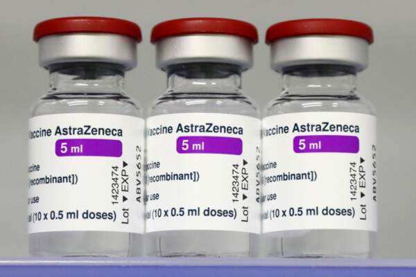 AstraZeneca, in corso dissequestro lotto e restituzione a centri vaccinali