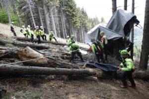 Mottarone, i soccorsi tornano sul luogo della tragedia