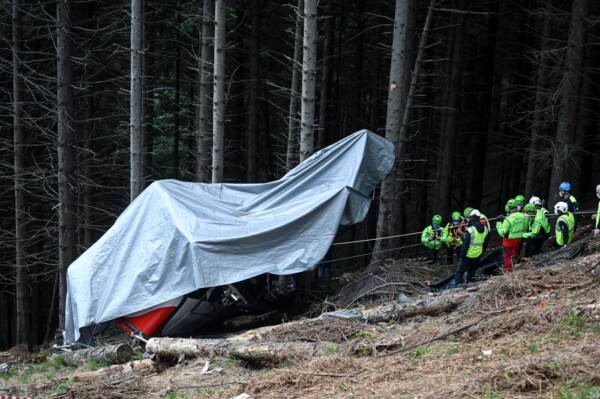 Strage funivia Stresa-Mottarone, sopralluogo tecnico sul luogo della tragedia