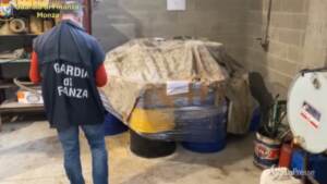 Monza: sequestrati 8 distributori clandestini, 5 denunciati