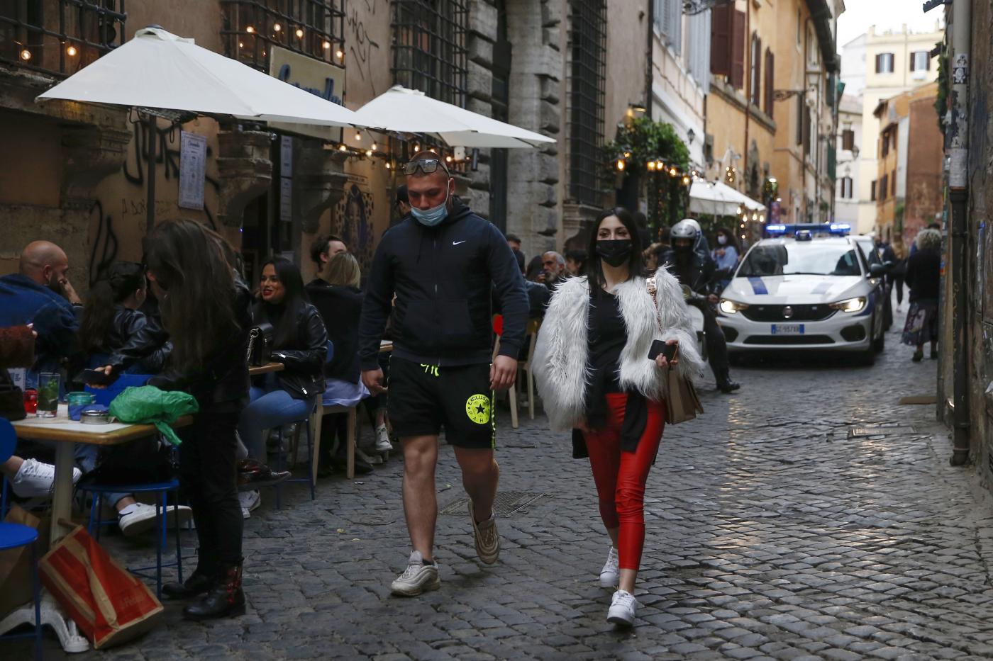 Scende ancora l’indice Rt: è a 0,72. In calo da tre settimane