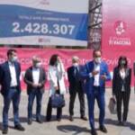 Vaccini, a Torino maxischermo mostra dosi somministrate in tempo reale in Piemonte