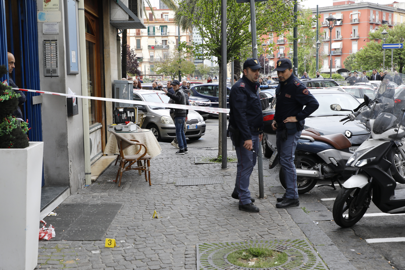 Napoli, 3 ragazzi feriti in via Partenope: fermato minorenne Napoli, 3 ragazzi feriti in via Partenope: fermato minorenne