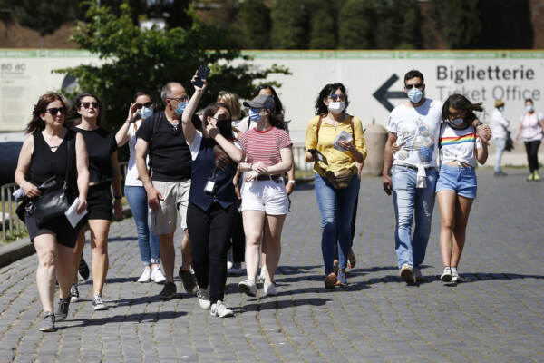 Roma, turisti in centro nella prima settimana senza le restrizioni sugli spostamenti