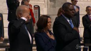 Usa, Biden commemora i veterani al cimitero di Arlington