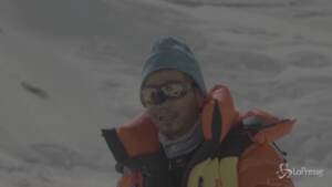 Alpinista cieco conquista la cima dell’Everest, è il terzo a riuscirci