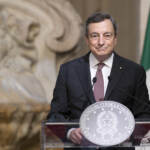 Covid, Draghi: “Abbiamo davanti una fase nuova grazie a vaccini. Italia ha voglia di ripartire”