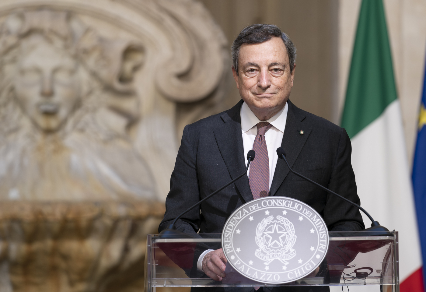 Covid, Draghi: “Abbiamo davanti una fase nuova grazie a vaccini. Italia ha voglia di ripartire”