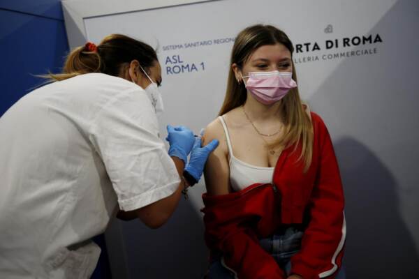 Campagna di vaccinazione anti Covid 129 per gli studenti che devono svolgere l’esame di Maturità