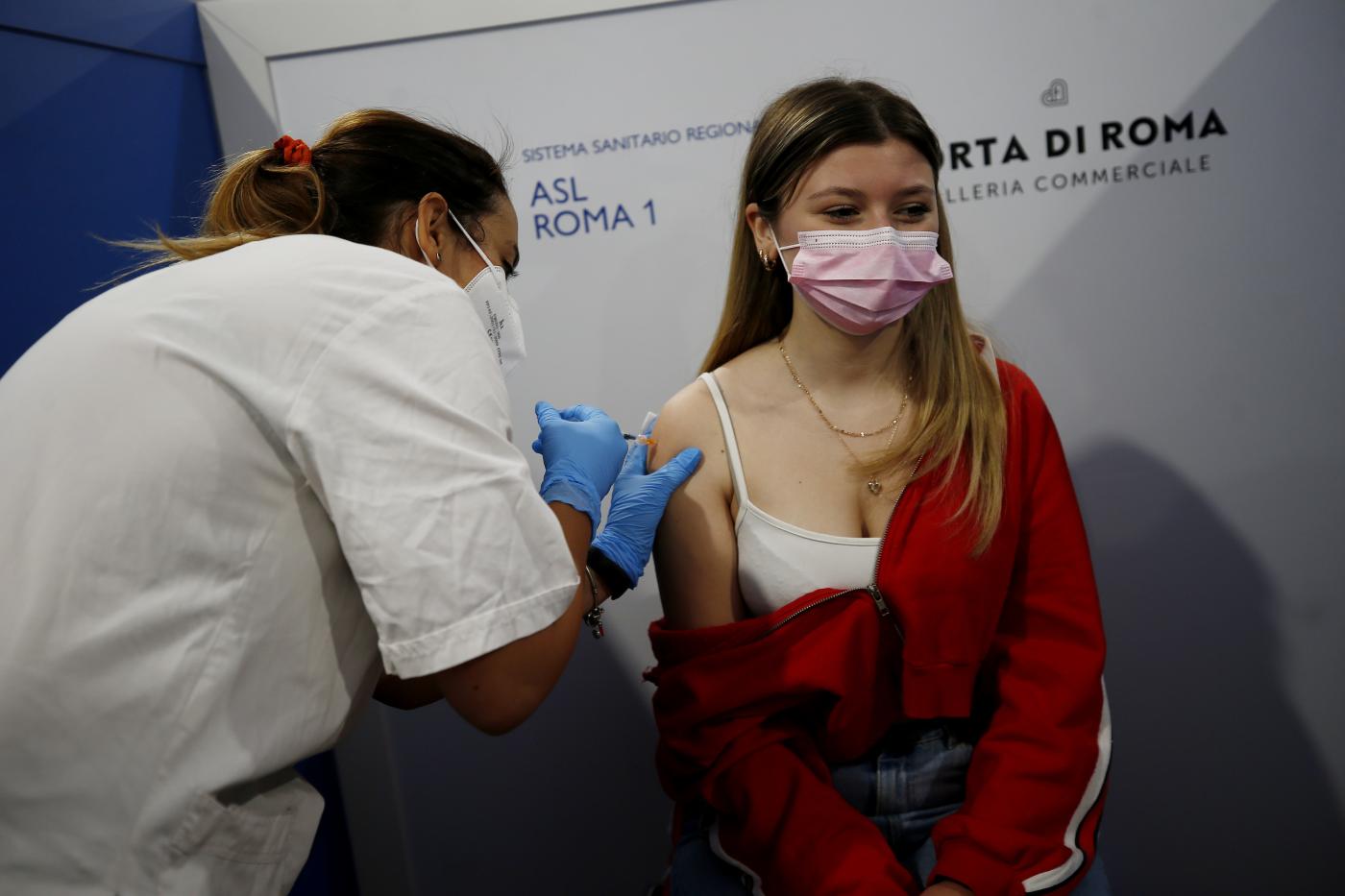 A Roma inaugura l’Hub vaccinale di Confindustria. Figliuolo: “A giugno daremo una spallata”