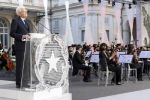 2 Giugno, Mattarella: “Per il Paese è opportunità di rinascita. Repubblica fu una svolta”