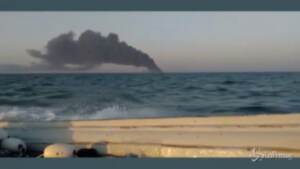 Iran: la più grande nave da guerra affonda dopo un incendio nel Golfo dell’Oman