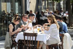 Riaprono i bar e ristoranti a Firenze diventata zona gialla