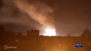 Serbia: esplode un deposito militare, le fiamme illuminano la notte
