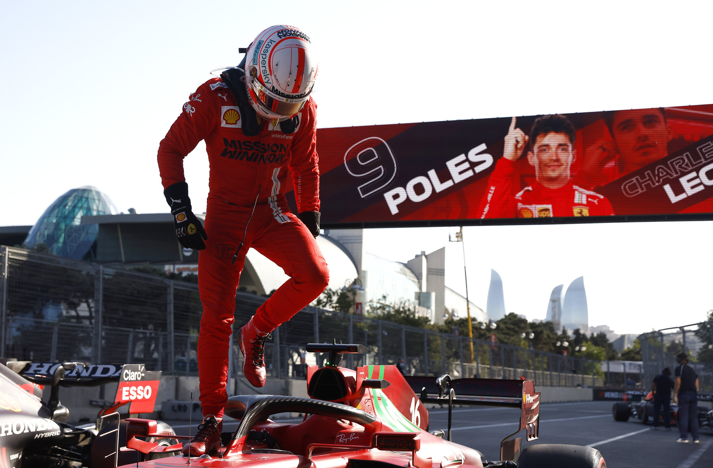 F1, Leclerc stupisce ancora: pole a Baku. Dietro Hamilton e Verstappen