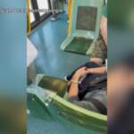 Insulti omofobi in tram a Roma: la denuncia in un video sui social