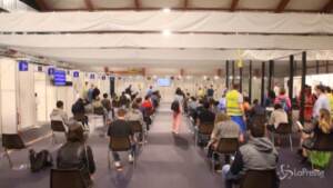 Vaccini: tutto esaurito all’open night a Torino per i 18-28enni