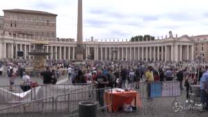 Ambulanti in piazza San Pietro: “Siamo arrivati dal Papa”