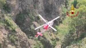 Taormina, finisce in un burrone con lo scooter: salvato dai pompieri
