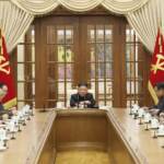 Nord Corea, Kim vieta slang, jeans e film stranieri: si rischia pena morte