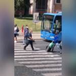 Roma: Piazza Venezia, uomo usa la cinghia contro un agente