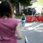 Bimbo si ferisce all’asilo, sindaca Crema indagata. Rivolta primi cittadini: “Così non si va avanti”