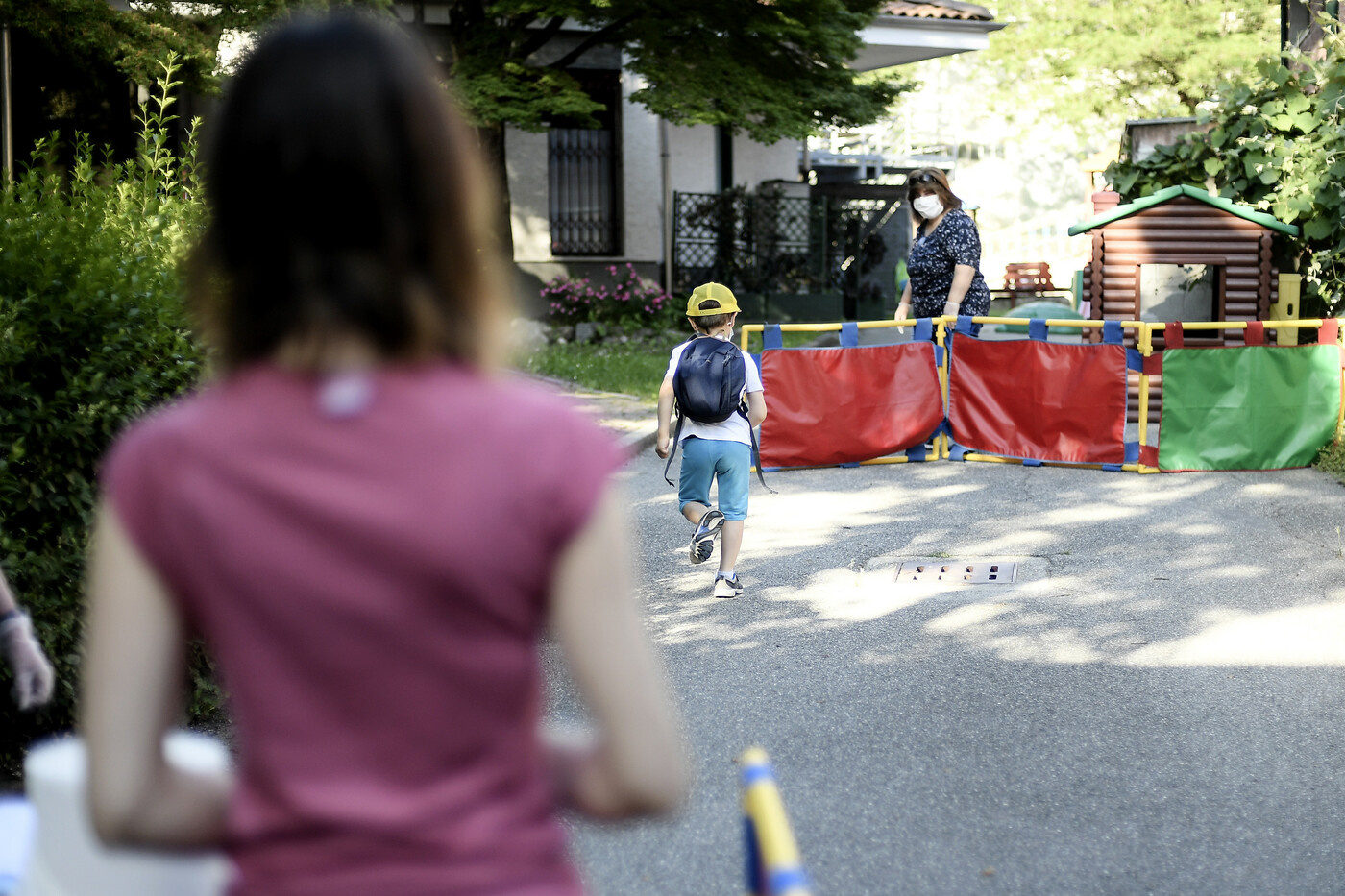 Bimbo si ferisce all’asilo, sindaca Crema indagata. Rivolta primi cittadini: “Così non si va avanti”