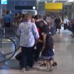 Usa: rivede la figlia in tv e riesce a ricongiungersi, l’abbraccio dopo sei anni