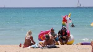La Spagna dà il via alla stagione turistica, a Maiorca spiagge e locali iniziano a riempirsi