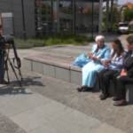 Attesa per il verdetto Mladic, mamme di Srebrenica davanti al tribunale dell’Aia: “Oggi è un giorno storico”