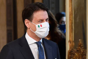 Mario Draghi e Giuseppe Conte a palazzo Chigi per la cerimonia della campanella