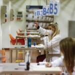 Vaccini, Figliuolo conferma: “Sì a richiami in vacanza”. Hub in Sardegna presi d’assalto ma niente dosi per turisti