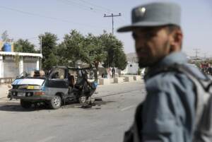 Afghanistan, esplosione di un auto a Kabul: almeno 4 morti