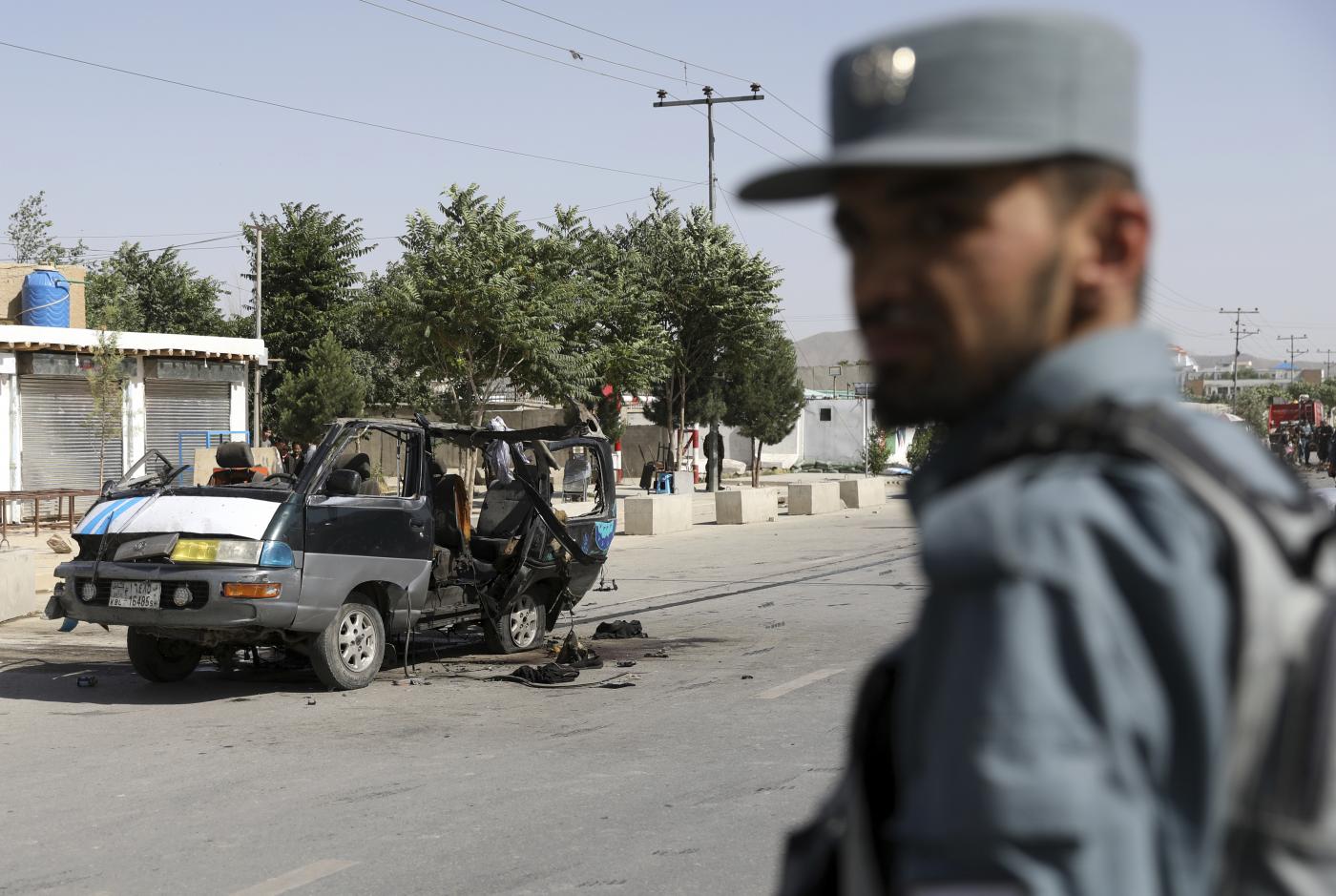 Afghanistan, attacco talebani contro sminatori: almeno 10 morti Afghanistan, attacco talebani contro sminatori: almeno 10 morti