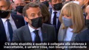 Macron: “La stupidità se diventa violenza è inaccettabile”