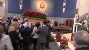 A Roma i funerali di Epifani, feretro accolto dalle note di Morricone