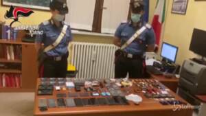 Refurtiva di oggetti rubati ad Amazon su banco carabinieri