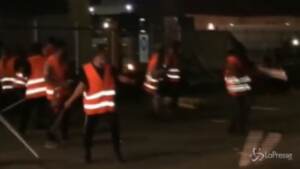 Violenza a protesta lavoratori FedEx nel lodigiano, un ferito grave