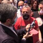 San Gregorio Armeno, Fico riceve la statuina che lo raffigura