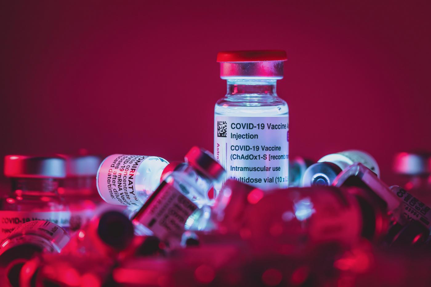 Crisanti: “No al mix vaccini. Cts si assuma responsabilità per Astrazeneca a under 60”