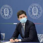 Covid, Speranza: “Cinque giorni di quarantena e tampone obbligatorio per chi viene dalla Gran Bretagna”