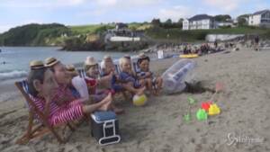 G7, le caricature dei leader sulla spiaggia di Falmouth