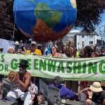 G7, protesta ambientalista davanti al media center