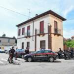 Milano, 55enne accoltellato in auto: al vaglio posizione della moglie