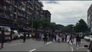 Myanmar, nuovo flash mob a sostegno di Aung San Suu Kyi