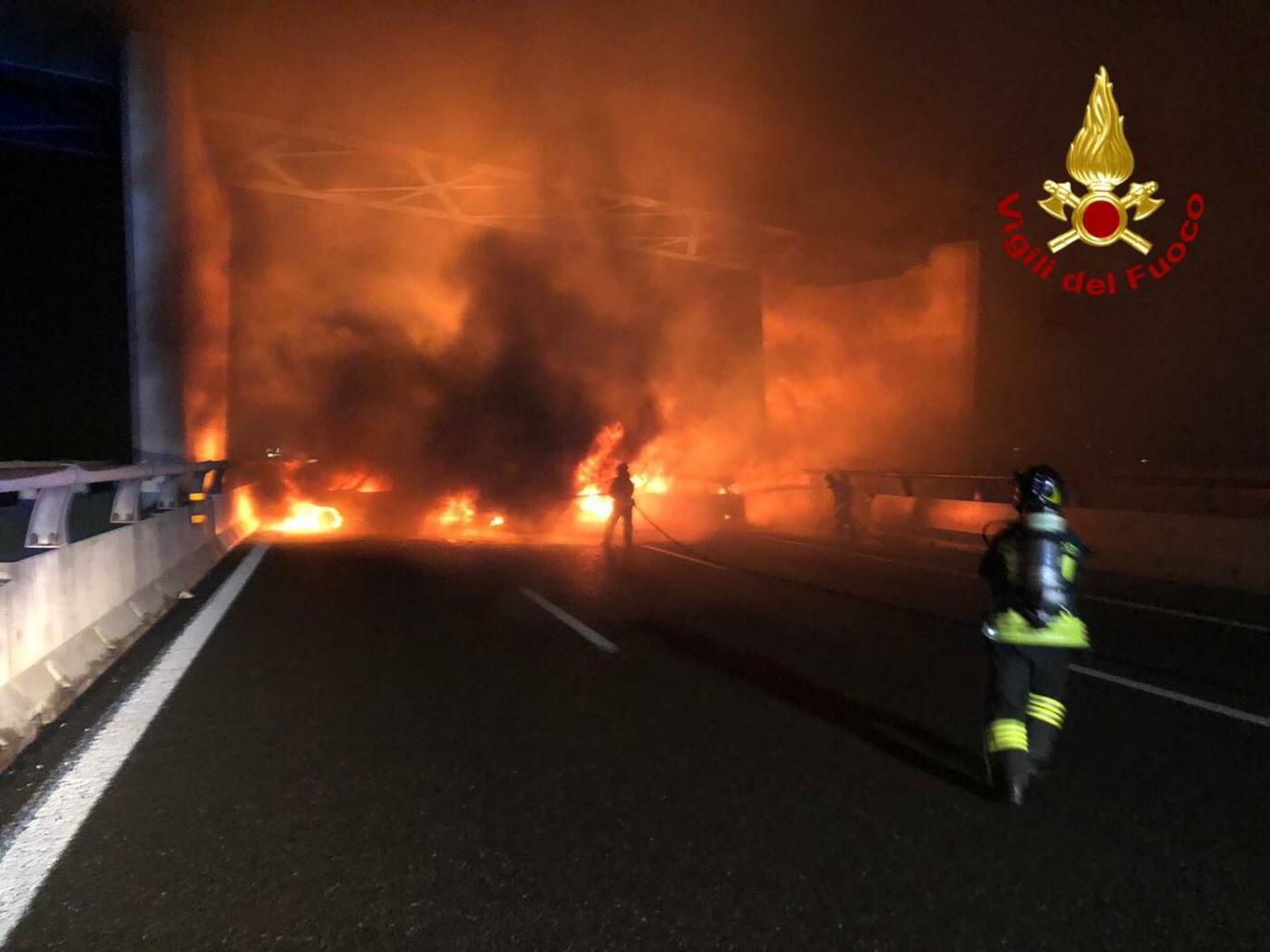 Bologna, assalto a portavalori: spari e veicolo in fiamme sulla A1