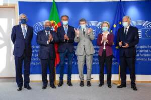 Ue, firma Green Pass