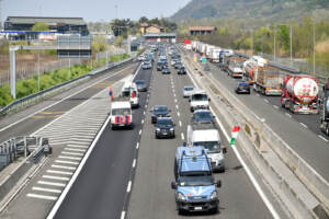Coronavirus, manifestazione ristoratori Cantagallo Ovest Autostrada A1