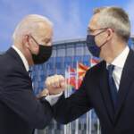 Nato, l’esordio di Biden e le sfide di Russia e Cina. Stoltenberg: “Si apre nuovo capitolo”